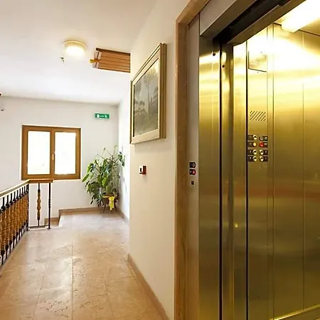 Hotel Bellaria - - Parking